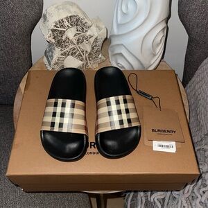 Burberry Kids Vintage Check Pool Slides